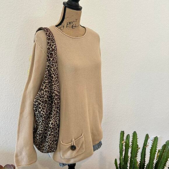 Vintage Tan long sleeve sweater with cute pocket mother of pearl button detail - Picture 3 of 8